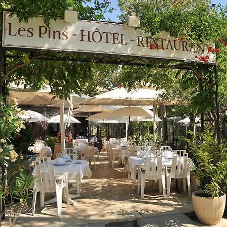 Les Pins Restaurant Et Chambre D'Hotes Sillans-la Cascade Zewnętrze zdjęcie