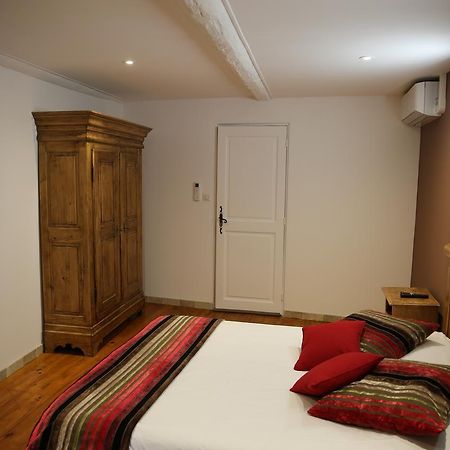 Les Pins Restaurant Et Chambre D'Hotes Sillans-la Cascade Zewnętrze zdjęcie