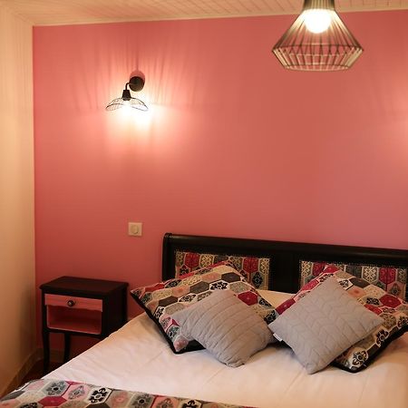 Les Pins Restaurant Et Chambre D'Hotes Sillans-la Cascade Zewnętrze zdjęcie