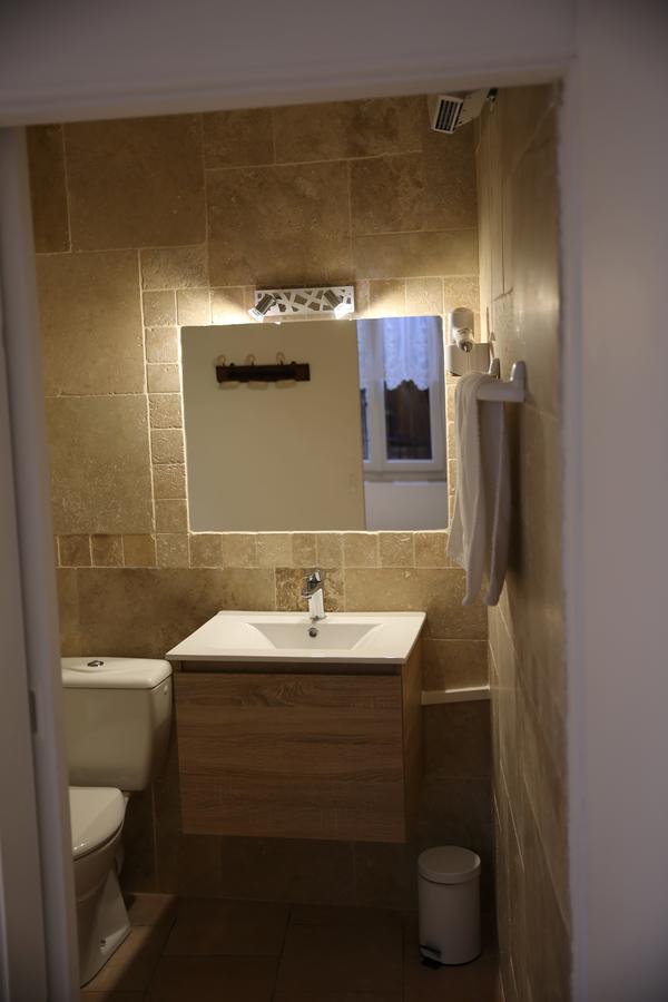 Les Pins Restaurant Et Chambre D'Hotes Sillans-la Cascade Zewnętrze zdjęcie