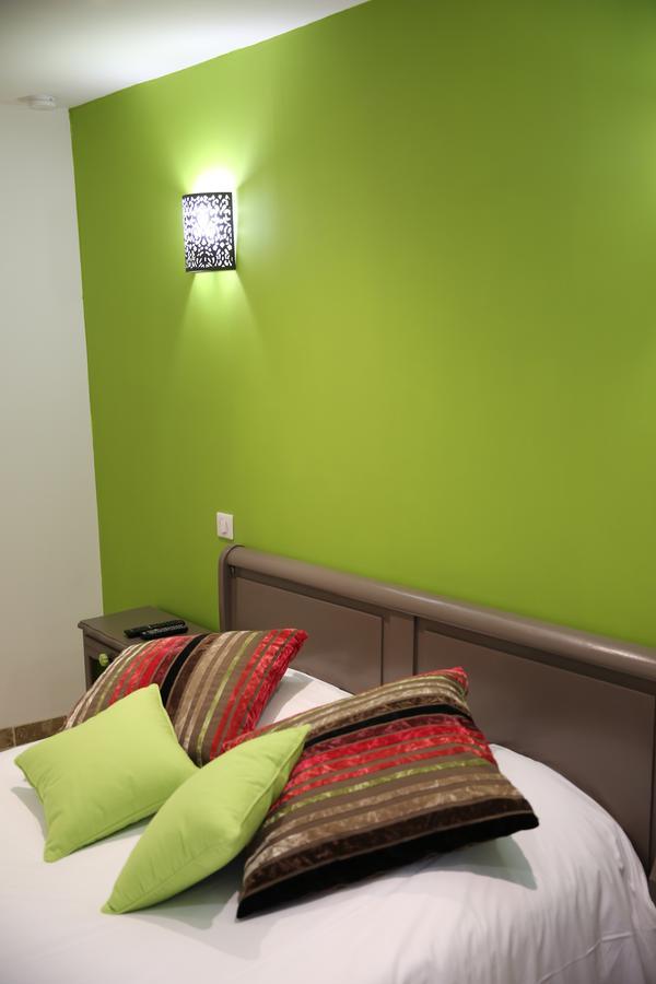 Les Pins Restaurant Et Chambre D'Hotes Sillans-la Cascade Zewnętrze zdjęcie