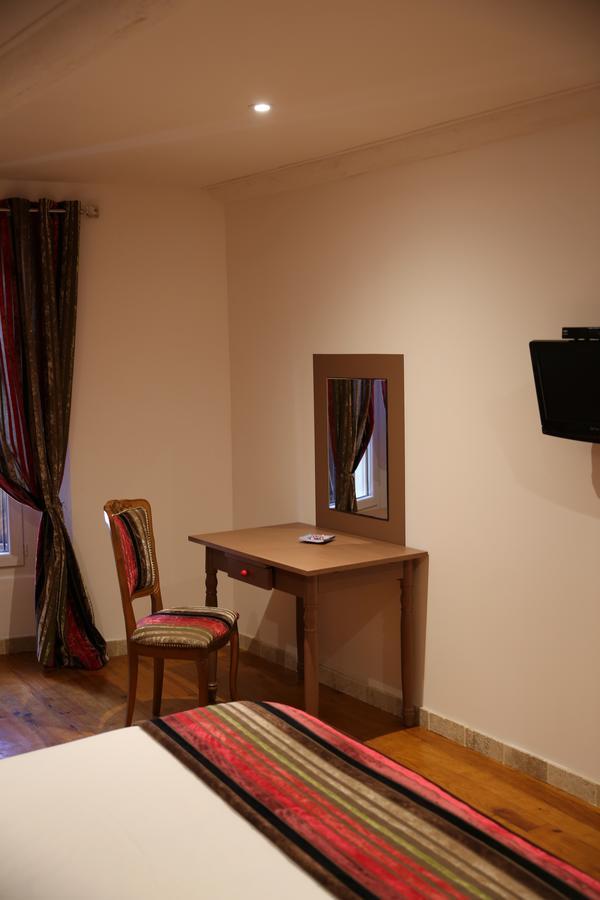 Les Pins Restaurant Et Chambre D'Hotes Sillans-la Cascade Zewnętrze zdjęcie
