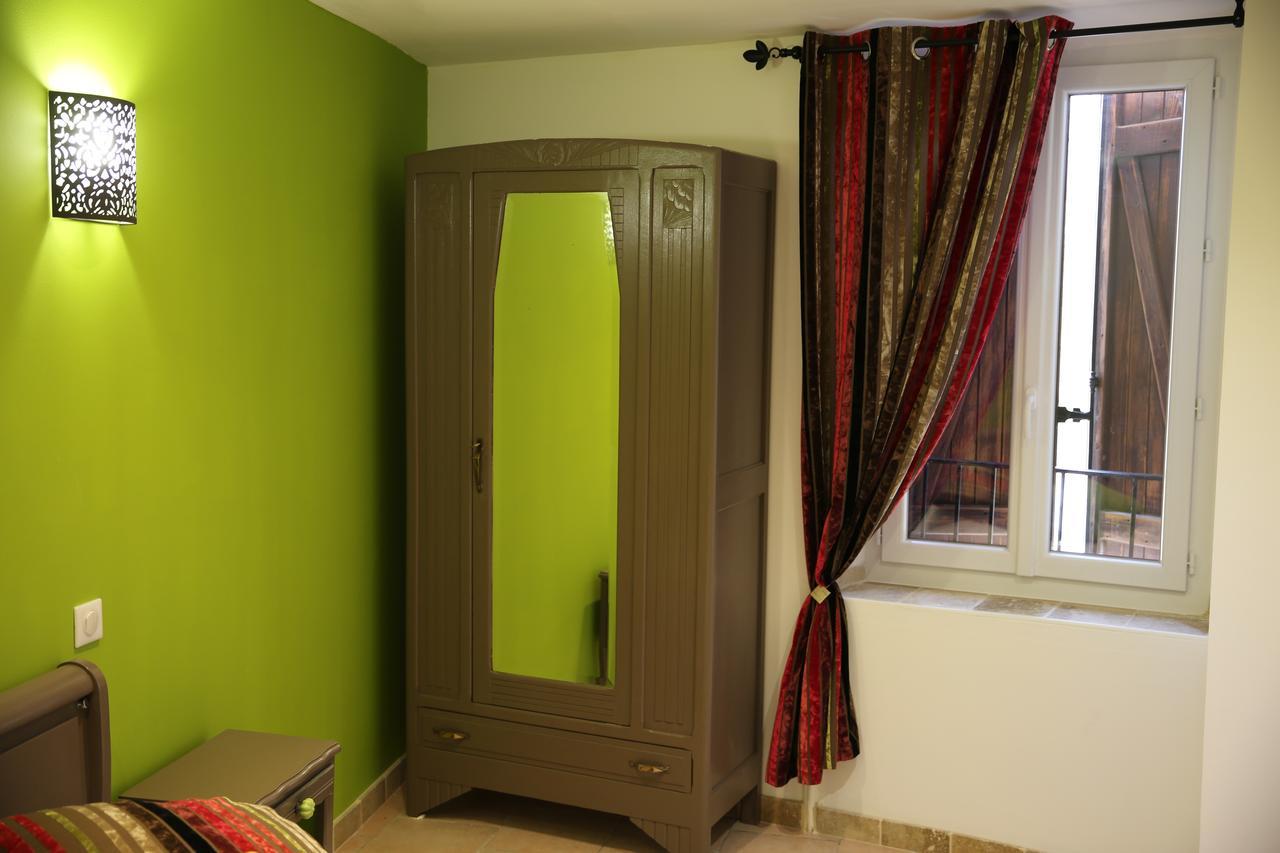 Les Pins Restaurant Et Chambre D'Hotes Sillans-la Cascade Zewnętrze zdjęcie