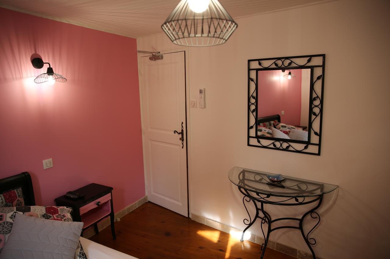 Les Pins Restaurant Et Chambre D'Hotes Sillans-la Cascade Zewnętrze zdjęcie